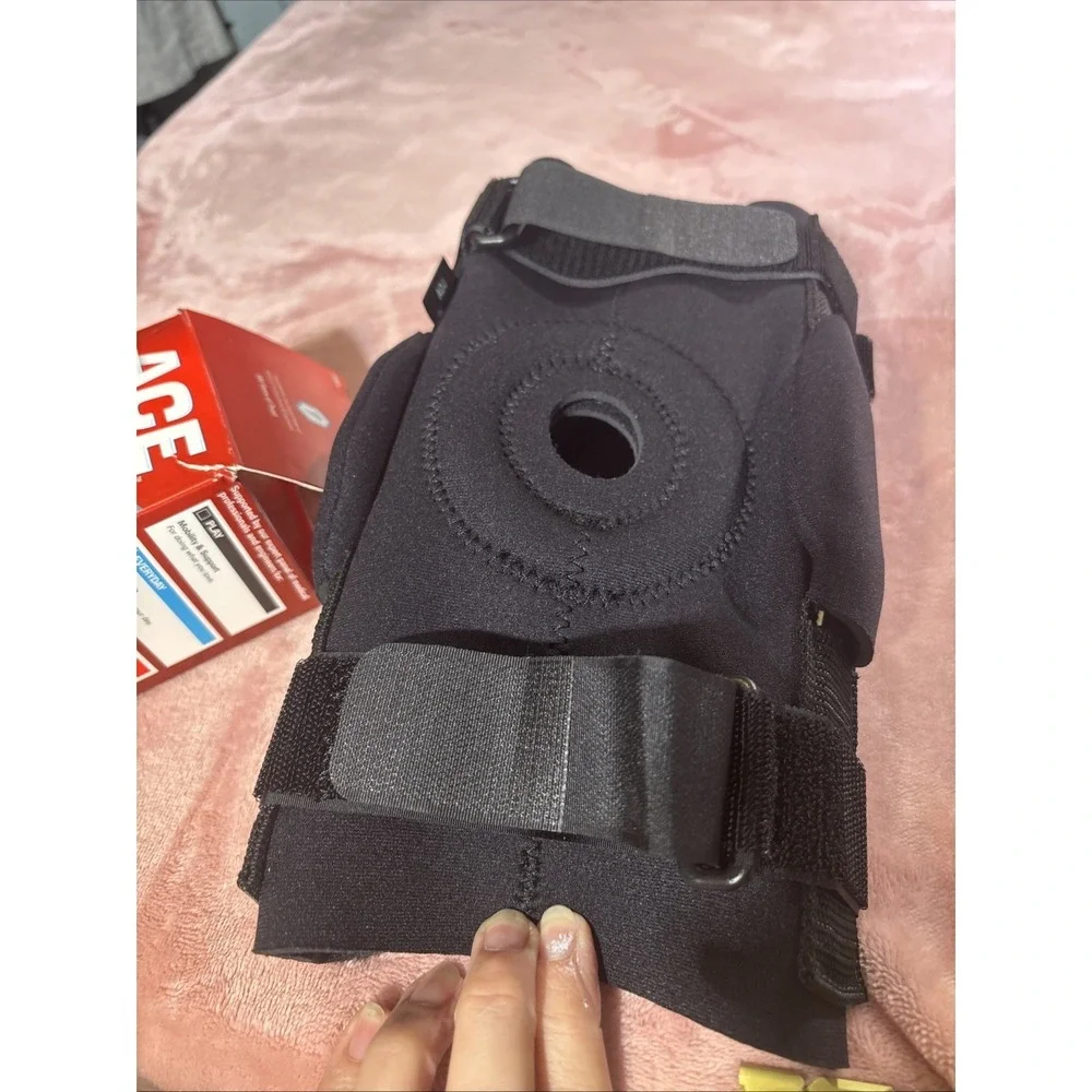 ACE Stabilizing Hinged Knee Brace Left or Right Knee - Unused open box